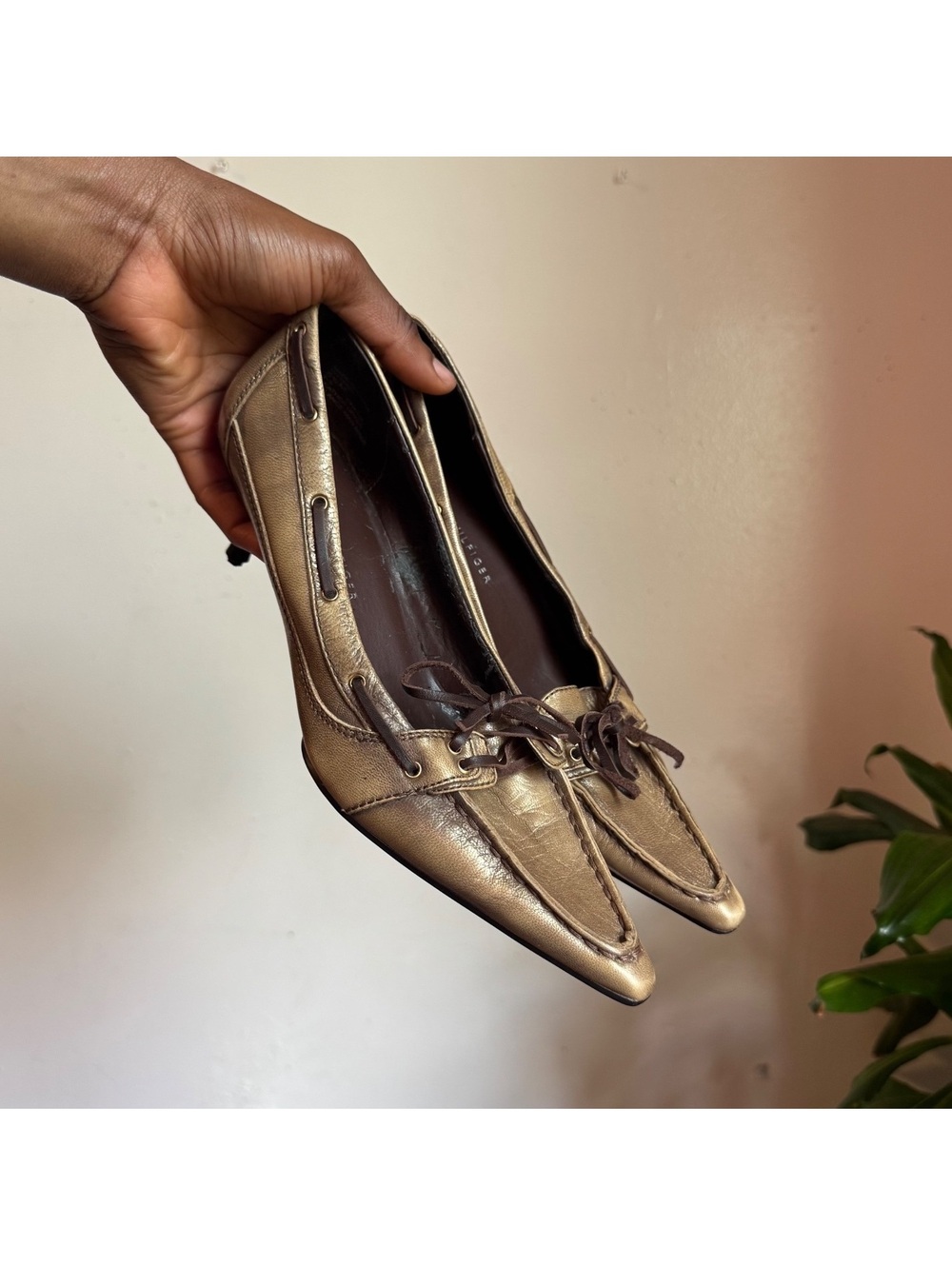 Tommy Hilfiger Metallic Gold Pointed toe loafer kitten heels size US 5.5
